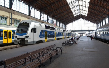 Visszatérítik a jegyár felét, ha 20 percnél többet késik a vonat, vagy a Volánbusz