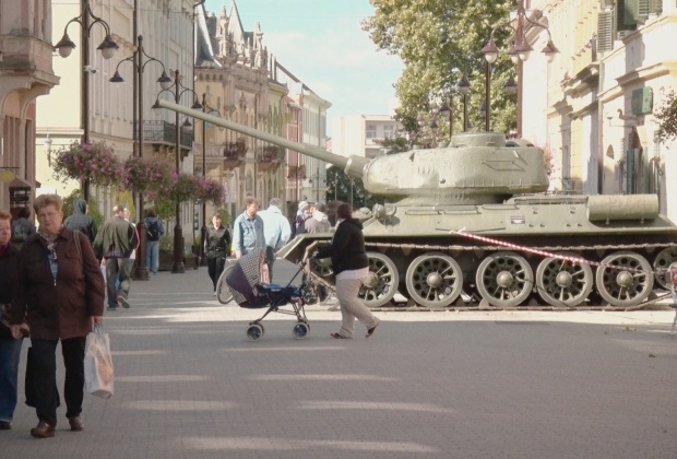 Vegyes érzelmeket váltott ki az emberekből a sétálóutcai tank