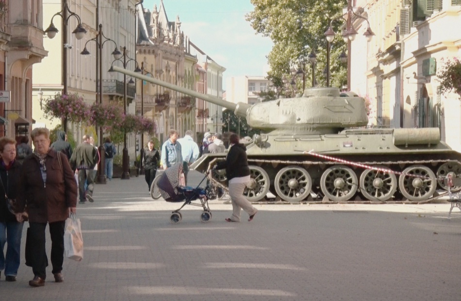 Vegyes érzelmeket váltott ki az emberekből a sétálóutcai tank