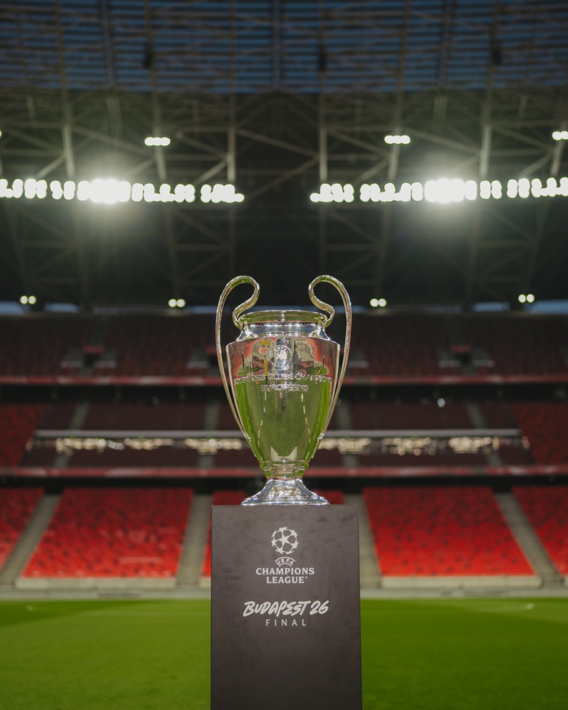 A Bajnokok Ligája trófeája a Puskás Arénában (Fotó forrása: Facebook / UEFA Champions League)