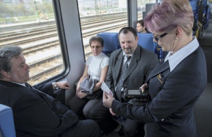 Emeli a béreket a MÁV