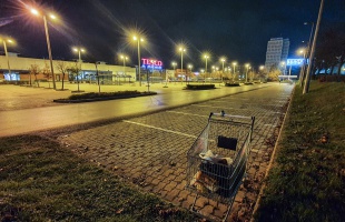 Ausztriában zárnak a bevásárlóközpontok és az iskolák