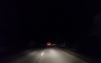 Sötétség borult az Egyenesi útra