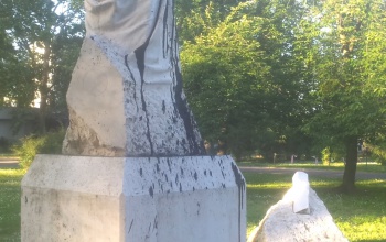 Meggyalázták a kaposvári Trianon-emlékművet