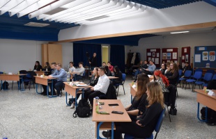 Okosan vásárolnak a mai fiatalok