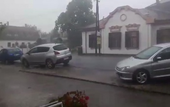 Balatonlellét bezzeg rendesen elverte a jég. Videó!