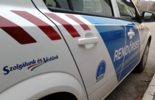 Földön fekvőt rugdosott a 35 éves férfi Bőszénfán