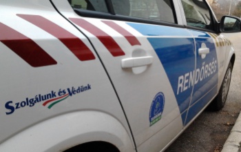 Földön fekvőt rugdosott a 35 éves férfi Bőszénfán