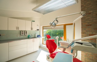 Fogfehérítés: otthon vagy a fogorvosi rendelőben?