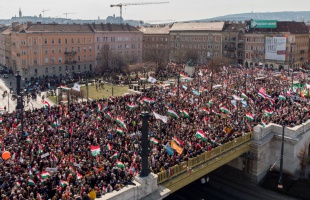 Ma tartják a békemenetet, amelyen beszédet mond Orbán Viktor