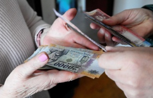 Szerdán dupla nyugdíjat kapnak az idősek