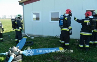 Irányíthatatlan helikopter - gyakorlatoztak a katasztrófavédők