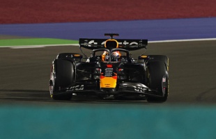 Verstappen nyert Dohában, a jövő héten dől el a vb