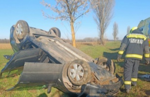 Felborult autó Jutánál és lángra kapott aljnövényzet – íme, a somogyi tűzoltók hétvégéje