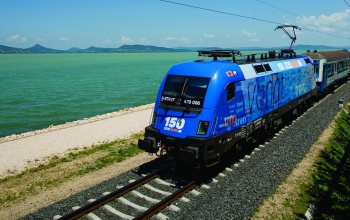 Mintegy félmillióan utaztak vonattal a Balatonra bő két hét alatt