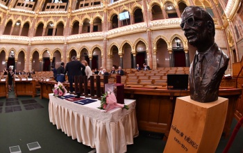 A tudomány csapatjáték, és büszkeség a magyarok jó szereplése - Átadták az idei Gábor Dénes-díjakat