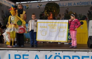 Kaposvárra érkezett a szelektív forgatag!