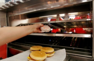 A “JÖVŐ ÉLMÉNYÉVEL” ÉRKEZIK AZ ÚJ KAPOSVÁRI MCDONALD’S ÉTTEREM