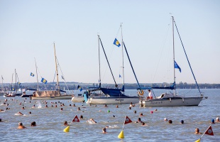 Vasárnap lesz a Balaton-átúszás