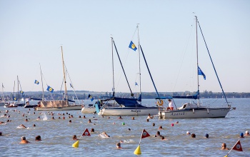 Vasárnap lesz a Balaton-átúszás