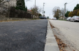 Új járda épült a Lonkahegyi úton