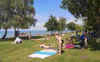 Beköszöntött a kánikula a Balatonnál