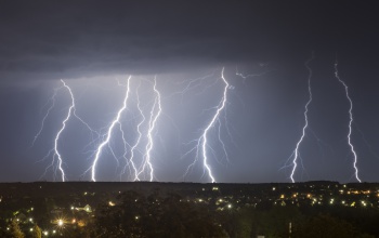 Nem tudják megmondani, hova csaphat a villám
