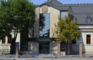 Hivatalos személyek megölésével fenyegetőzött a nő, letartóztatták