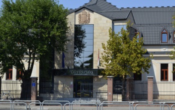 Hivatalos személyek megölésével fenyegetőzött a nő, letartóztatták