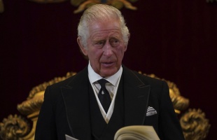Megkoronázták III. Károly brit királyt