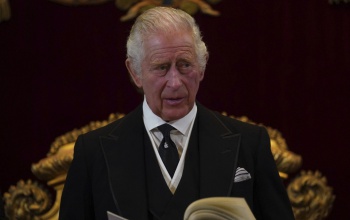 Megkoronázták III. Károly brit királyt