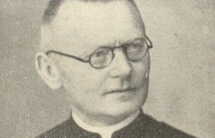 Történelembúvár papunk