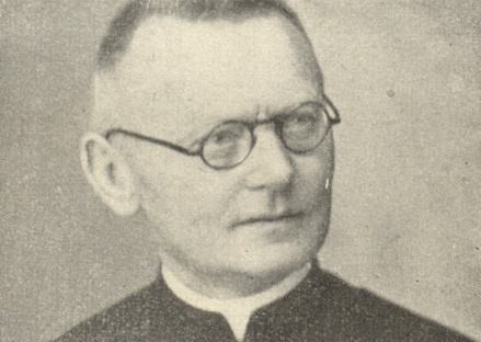 Történelembúvár papunk