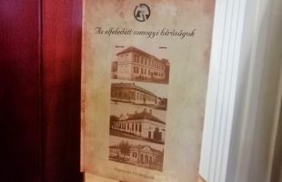 Könyvbemutatót tartottak a Kaposvári Törvényszéken