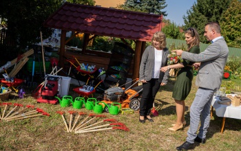 Ásó, kapa, fűnyíró – pályázaton nyert kerti eszközöket a gyakorló ovi