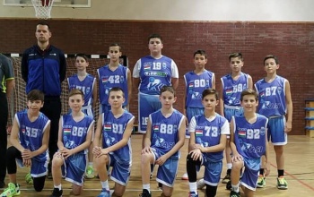Egy győzelemmel és egy vereséggel nyitottak a serdülők