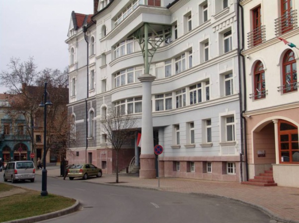 Bővül a városháza