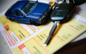 Az új gépjárműfelelősség-biztosításokat éjfélig meg kell kötni