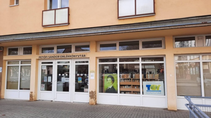 Ötvenéves a Petőfi-emlékkönyvtár