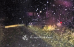 Két autó is villanyoszlopnak ütközött Somogyban az év első napján