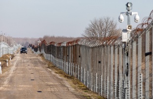 Több mint 200 migráns próbálkozott átjutni a határon a hétvégén