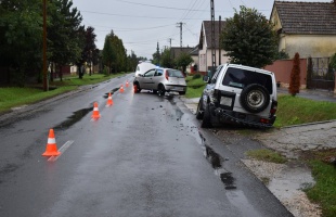 Parkoló autónak ment neki a részeg sofőr