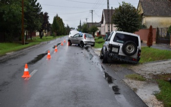 Parkoló autónak ment neki a részeg sofőr