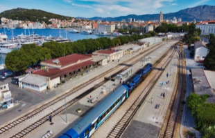 A Budapest és Split közötti nyári Adria InterCity-re érdemes előre megváltani a menetjegyeket
