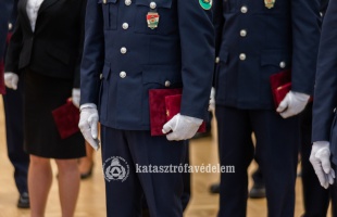 Tűzoltó hadnaggyá nevezték ki Takács Tamás főtörzsőrmestert