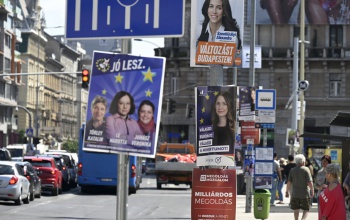 Közeleg a választási plakátok végórája
