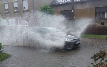 Felhőszakadás és zivatar miatt figyelmeztetnek Somogyban is