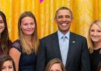Magyar lány pózolt Barack Obamával