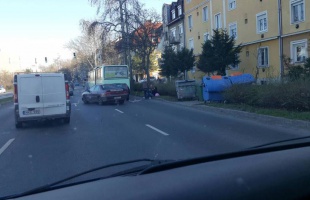 Autóbusznak ütköztek a Berzsenyi utcában