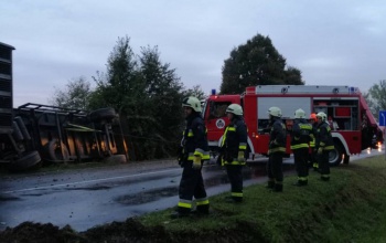 Fotókon a kadarkúti karambol - teherautó és kisbusz ütközött